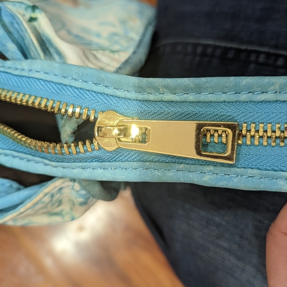 Cool unique faux denim printed shoulder bag w/ gold zipper. 10" H x 14"W x 6" D - Picture 10 of 11